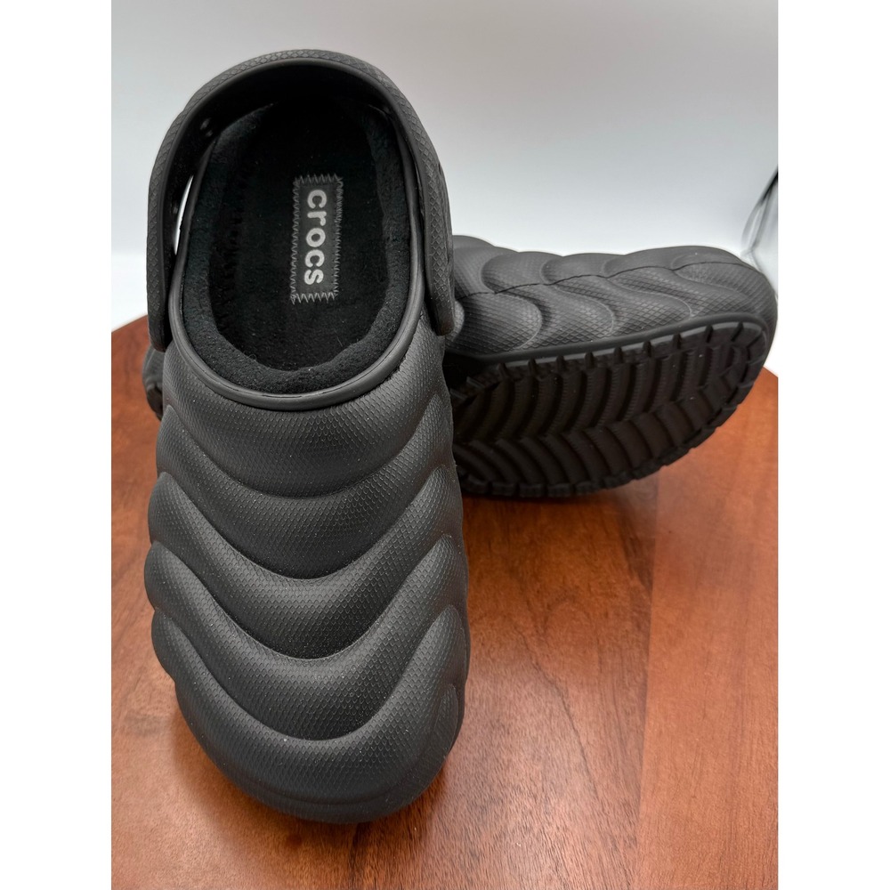 Crocs Classic Lined Overpuff Clog Black Fleece Lined Slip On M7/W9 Cozy Comfort